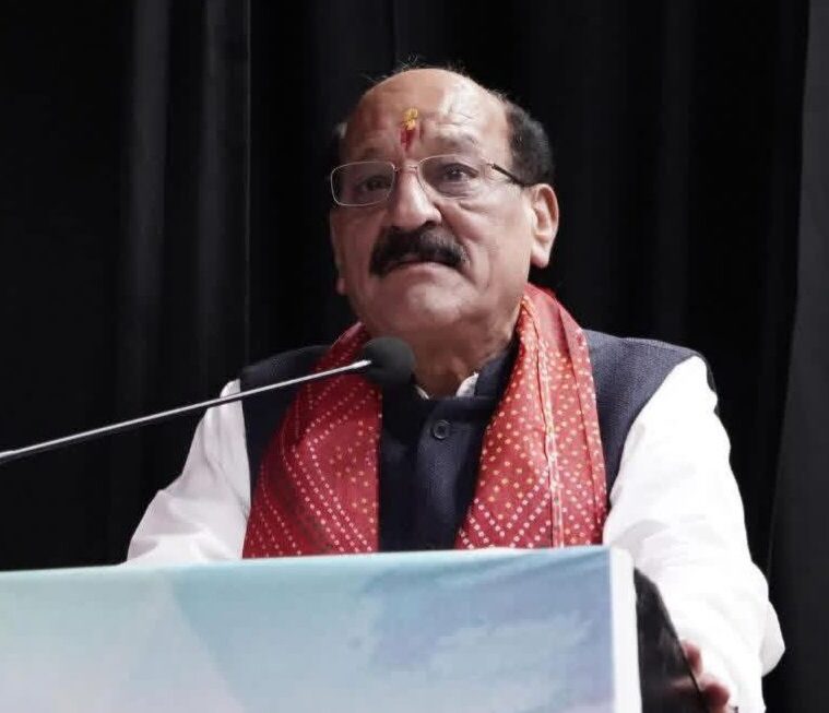 पौड़ी जिला अस्पताल में करोड़ों की CT स्कैन मशीन खराब, लापरवाही पर कार्रवाई, स्वास्थ्य मंत्री के निर्देश पर प्रमुख अधीक्षक निलंबित।