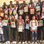 स्कूलों में प्रवेशोत्सव के तहत 67815 नये छात्रों ने लिया दाखिला, नव प्रवेशित बच्चों का फूल-मालाओं से हुआ स्वागत।