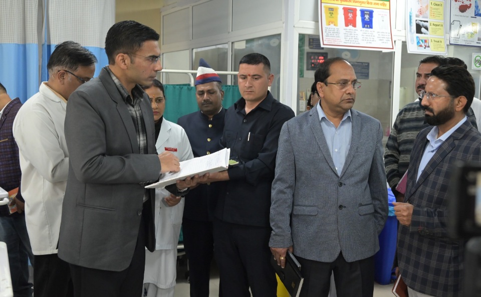 डीएम सविन बंसल के सख्त निर्देश, दून में बिना मानकों के अल्ट्रासाउंड व समस्त रेडियो डायग्नोस्टिक सेंटरों के संचालन पर रोक। 