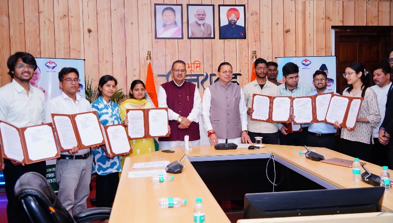 मुख्यमंत्री धामी ने कृषि एवं कृषक कल्याण विभाग में, मानचित्रक के पद पर, 12 अभ्यर्थियों को नियुक्ति पत्र किए प्रदान।