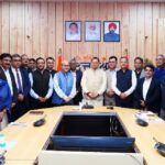 मुख्यमंत्री धामी से इंडिया डिजिटल इंपॉवरमेंट मीट, एंड अवॉर्ड” समारोह के आयोजकों ने की शिष्टाचार भेंट।