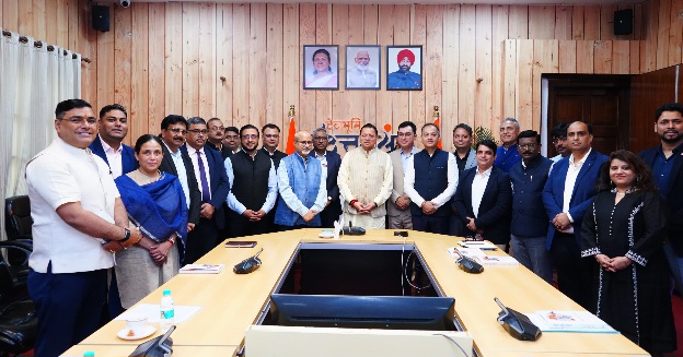 मुख्यमंत्री धामी से इंडिया डिजिटल इंपॉवरमेंट मीट, एंड अवॉर्ड” समारोह के आयोजकों ने की शिष्टाचार भेंट।