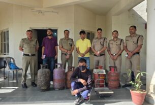 एलपीजी सिलेंडर कालाबाजारी व अवैध, गैस रिफिलिंग पर जिला प्रशासन का सख्त एक्शन प्राथमिकी दर्ज। 