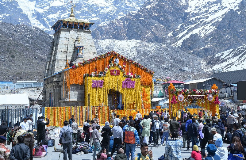 श्री केदारनाथ धाम में उमड़ रहा आस्था का सैलाब, मात्र चार दिनों में 124782 श्रद्धालुओं ने किए बाबा के दिव्य दर्शन।