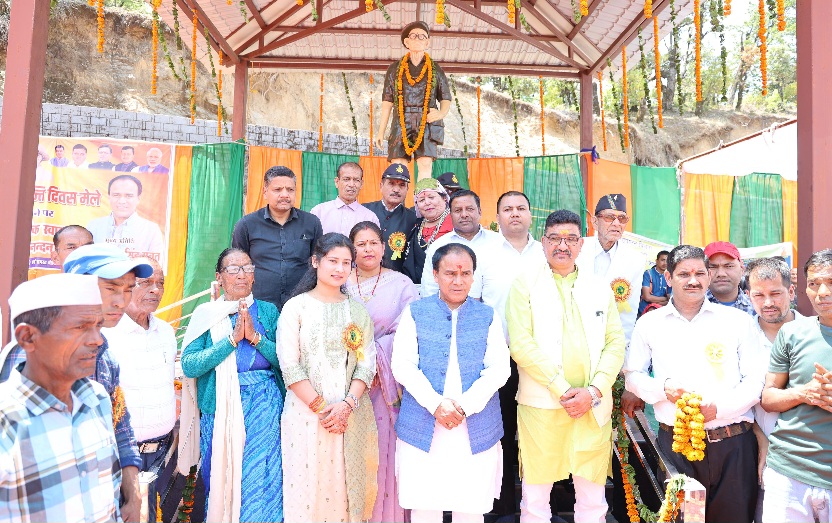 पीठसैण में पेशावर कांड के नायक, वीर चंद्र सिंह गढ़वाली को श्रद्धासुमन किए अर्पित, डॉ. धन सिंह रावत।