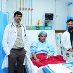 श्री महंत इन्दिरेश अस्प्ताल में, बिना सर्जरी घुटने के दर्द का सफल उपचार।