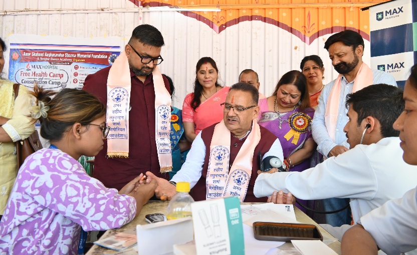 हाथीबड़कला में निशुल्क स्वास्थ्य शिविर का किया उद्घाटन, कैबिनेट मंत्री गणेश जोशी। 