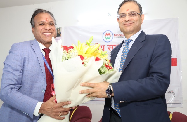 आरबीआई गवर्नर संजय मल्होत्रा ने, सीएफएल द्वारा आयोजित वित्तीय साक्षरता शिविर का किया दौरा।