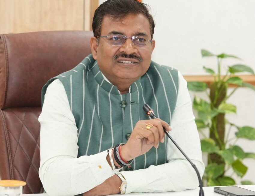 मुख्य सचिव ने कुम्भ मेला तैयारियों को लेकर ली बैठक, निर्माण कार्यों के शासनादेश के विलम्ब पर जताई नाराजगी।