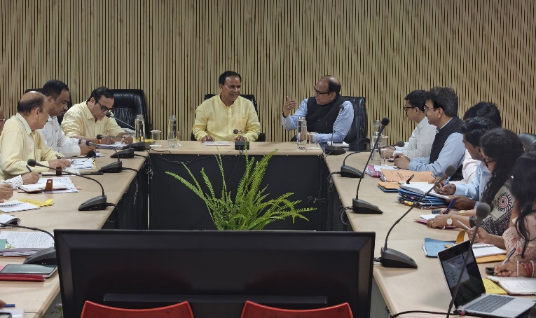 शिक्षा विभाग में अनुरोध के आधार पर होंगे स्थानांतरण, डाॅ. धन सिंह रावत।