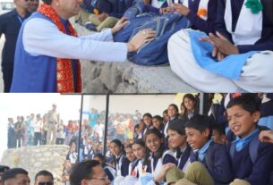मुख्यमंत्री पुष्कर सिंह धामी ने देवीधुरा में, छात्र-छात्राओं से किया संवाद, उज्ज्वल भविष्य की दी शुभकामनाएं।