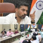 गंगा संरक्षण एवं स्वच्छता कार्यों में लापरवाही बर्दाश्त नहीं, प्रजेंटेशन में ही न ही बल्कि धरातल पर दिखें सकरात्मक परिणाम, डीएम।