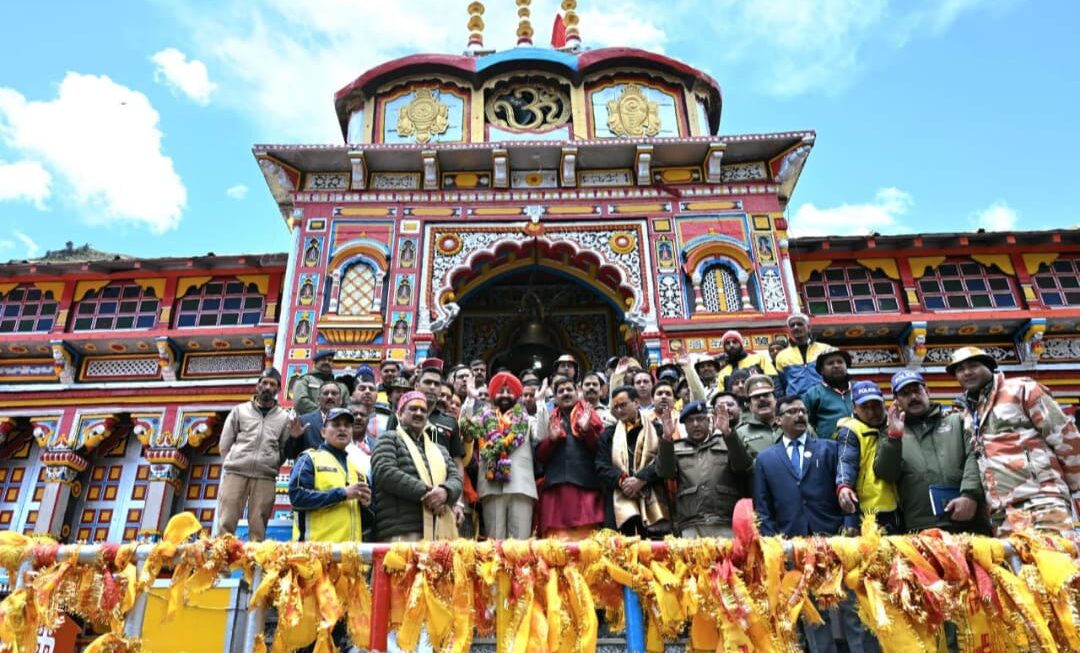 भगवान बद्रीविशाल के दर पहुंचे राज्यपाल गुरमीत सिंह, प्रदेश की समृद्धि एवं खुशहाली की कामना की।