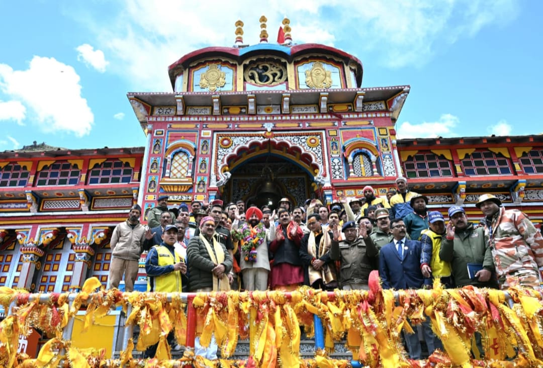 भगवान बद्रीविशाल के दर पहुंचे राज्यपाल गुरमीत सिंह, प्रदेश की समृद्धि एवं खुशहाली की कामना की।