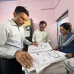 सब-रजिस्ट्रार कार्यालय विकासनगर में, डीएम सविन बंसल का औचक निरीक्षण, गंभीर अनियमितताओं का बड़ा खुलासा।