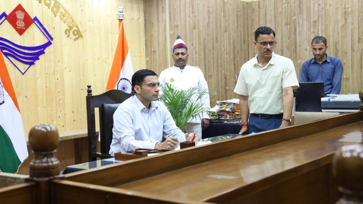 डीएम सविन बंसल का बड़ा एक्शन, कुख्यात बिल्डर पुनीत अग्रवाल को किया 6 माह के लिए जिला बदर।