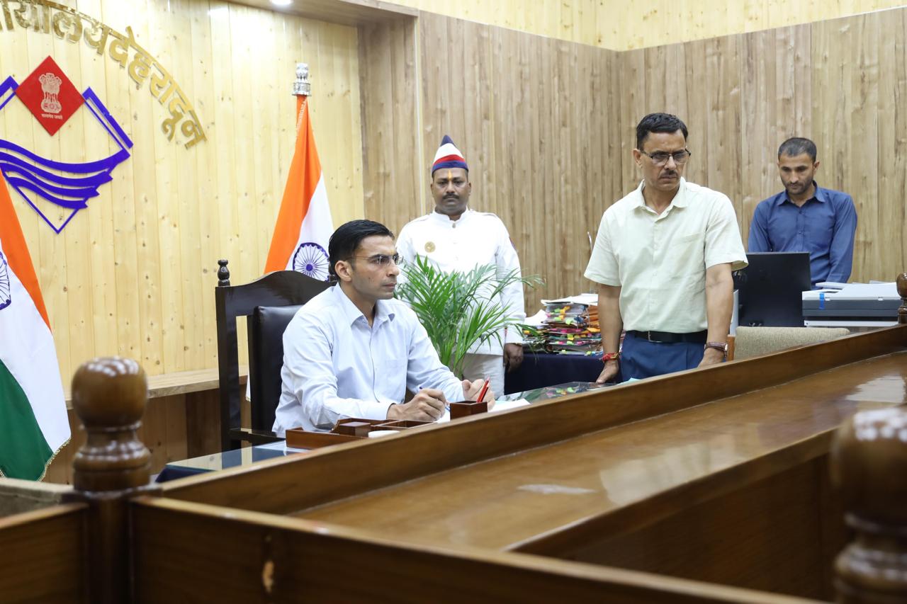 डीएम सविन बंसल का बड़ा एक्शन, कुख्यात बिल्डर पुनीत अग्रवाल को किया 6 माह के लिए जिला बदर।