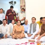 कैबिनेट मंत्री गणेश जोशी ने, पूर्व सीएम बीसी खंडूड़ी के पार्थिव शरीर पर, पुष्पांजलि अर्पित कर दी भावपूर्ण श्रद्धांजलि।
