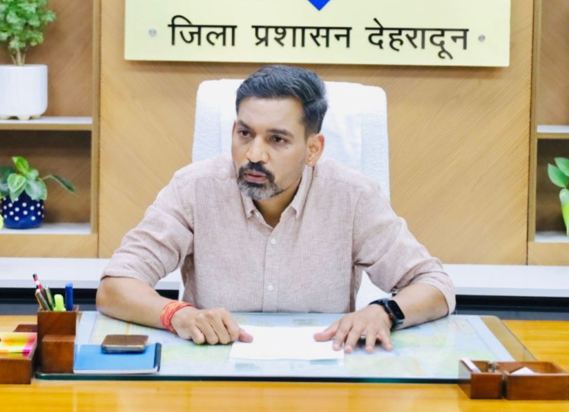 देहरादून को मिला नया नेतृत्व, डॉ. आशीष चौहान ने संभाली जिलाधिकारी की कमान।