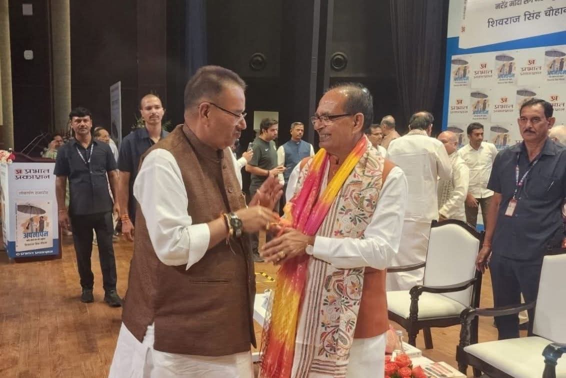 नई दिल्ली में “अपनापन – नरेंद्र मोदी संग मेरे अनुभव” पुस्तक का विमोचन, कृषि मंत्री गणेश जोशी हुए शामिल।