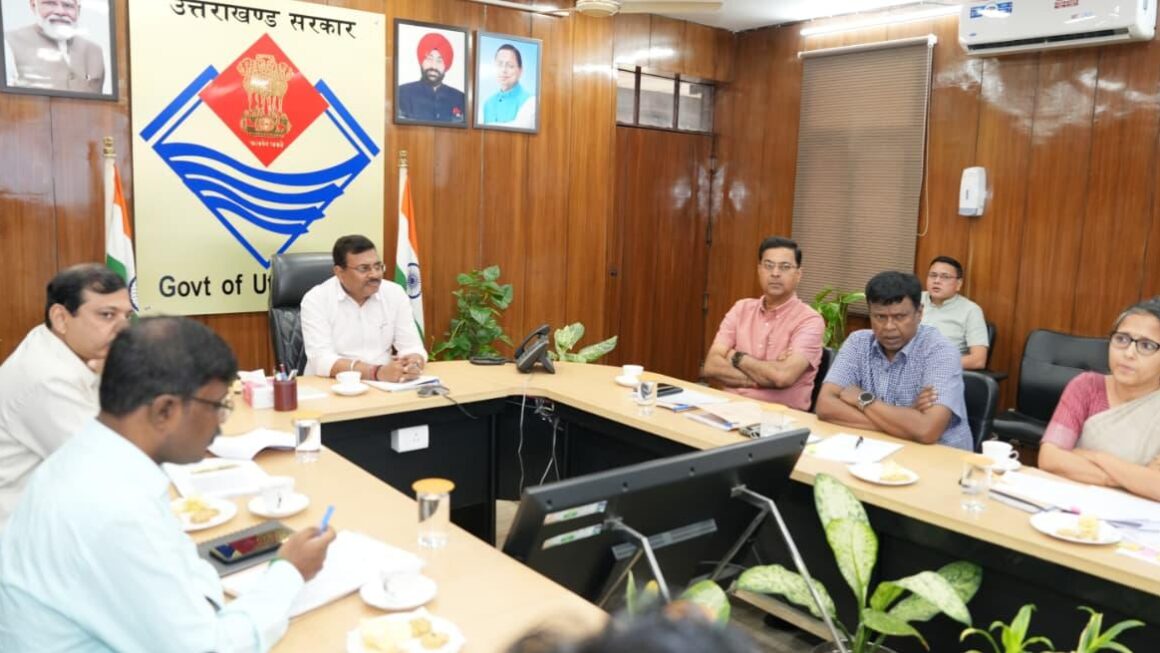 मुख्य सचिव आनंद बर्द्धन ने ली, राज्य सड़क सुरक्षा कोष प्रबंध समिति की बैठक, विभिन्न प्रस्तावों को दी संस्तुति।