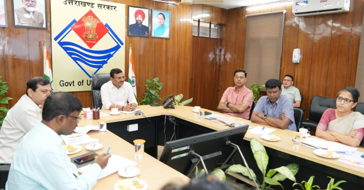 मुख्य सचिव आनंद बर्द्धन ने ली, राज्य सड़क सुरक्षा कोष प्रबंध समिति की बैठक, विभिन्न प्रस्तावों को दी संस्तुति।