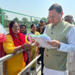 मुख्यमंत्री पुष्कर धामी ने लोहियाहेड हेलीपैड पर, जनता की सुनी जनसमस्याएं अधिकारियों को समाधान के दिए निर्देश।