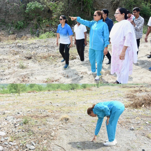 मिट्टी माथे से लगाकर बोली खेल मंत्री- “तीर्थ से कम नहीं खेल विश्वविद्यालय।
