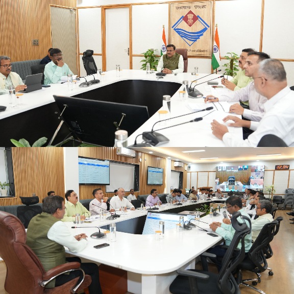 जनपद स्तर पर लैंड यूज चेंज के, विभिन्न मामलों के निस्तारण में हो रही देरी पर मुख्य सचिव नाराज।