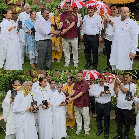 विश्व पर्यावरण दिवस पर किया पौधारोपण, कृषि मंत्री गणेश जोशी।