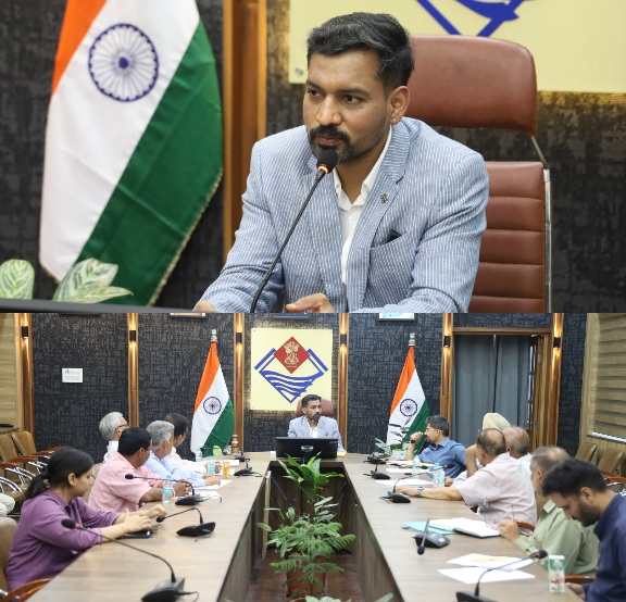 हर पात्र मतदाता का नाम सूची में, सुनिश्चित करने के लिए जिला प्रशासन पूरी तरह सक्रिय, डीएम डॉ0 आशीष चौहान।