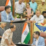 डीएम डॉ आशीष चौहान ने समाधान दिवस पर सुनी, 171 फरियादियों की समस्याएं, अधिकांश मामलों का ऑन द स्पॉट किया निस्तारण।