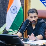 सीएम हेल्पलाइन में लंबित शिकायतों पर, डीएम डॉ. आशीष चौहान सख्त, विभागों को दी कड़ी हिदायत जन शिकायतों के समाधान में लापरवाही नहीं होगी बर्दाश्त।
