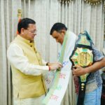 मुख्यमंत्री पुष्कर सिंह धामी से, एमएफएन लाइटवेट विश्व चैम्पियन दिगंबर सिंह रावत ने की शिष्टाचार भेंट।
