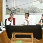 मुख्य सचिव ने जनप्रतिनिधियों एवं सामाजिक कार्यकर्ताओं के साथ, विकास कार्यों व जनसमस्याओं की समीक्षा की।