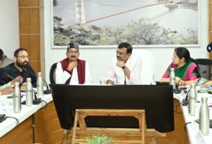 मुख्य सचिव ने जनप्रतिनिधियों एवं सामाजिक कार्यकर्ताओं के साथ, विकास कार्यों व जनसमस्याओं की समीक्षा की।