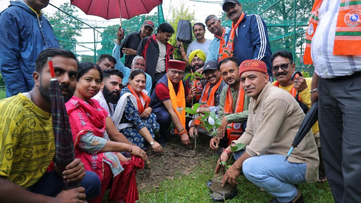 अगर आज हम प्रकृति को संवारेगे तो कल प्रकृति हमे संवारेगी, मंत्री खजानदास। 