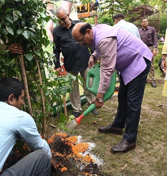 विश्व पर्यावरण दिवस पर वन मंत्री सुबोध उनियाल ने किया, वृक्षारोपण, पर्यावरण संरक्षण का दिया संदेश।