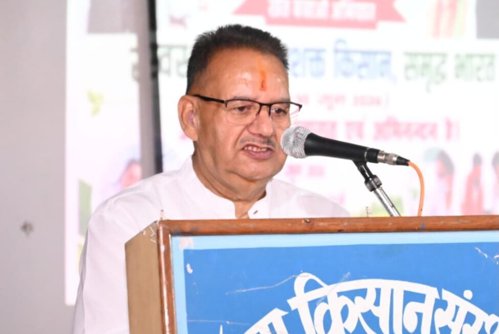 काशीपुर में खेत बचाओ अभियान कार्यक्रम में, कृषि मंत्री गणेश जोशी ने किसानों से वैज्ञानिक एवं प्राकृतिक खेती अपनाने का किया आह्वान।