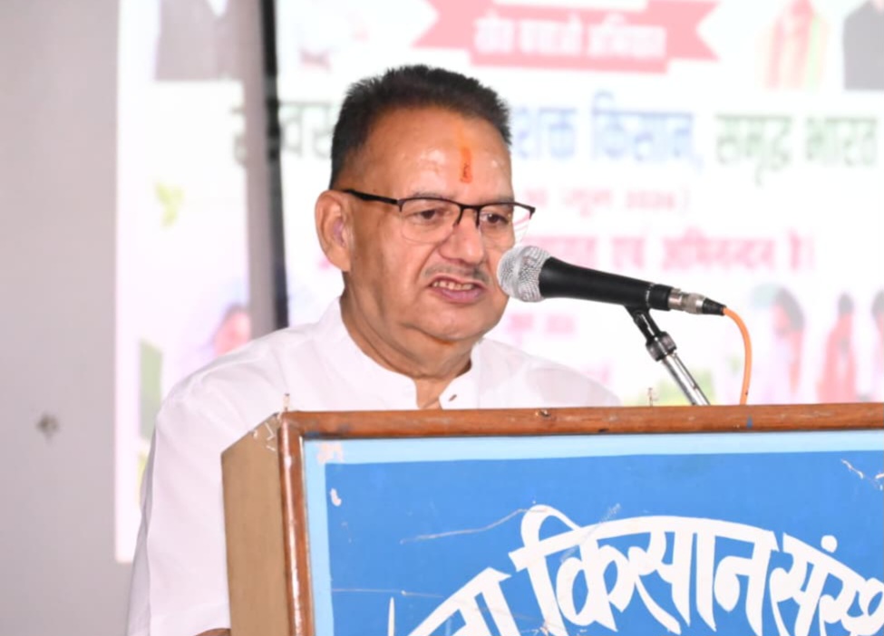 काशीपुर में खेत बचाओ अभियान कार्यक्रम में, कृषि मंत्री गणेश जोशी ने किसानों से वैज्ञानिक एवं प्राकृतिक खेती अपनाने का किया आह्वान।