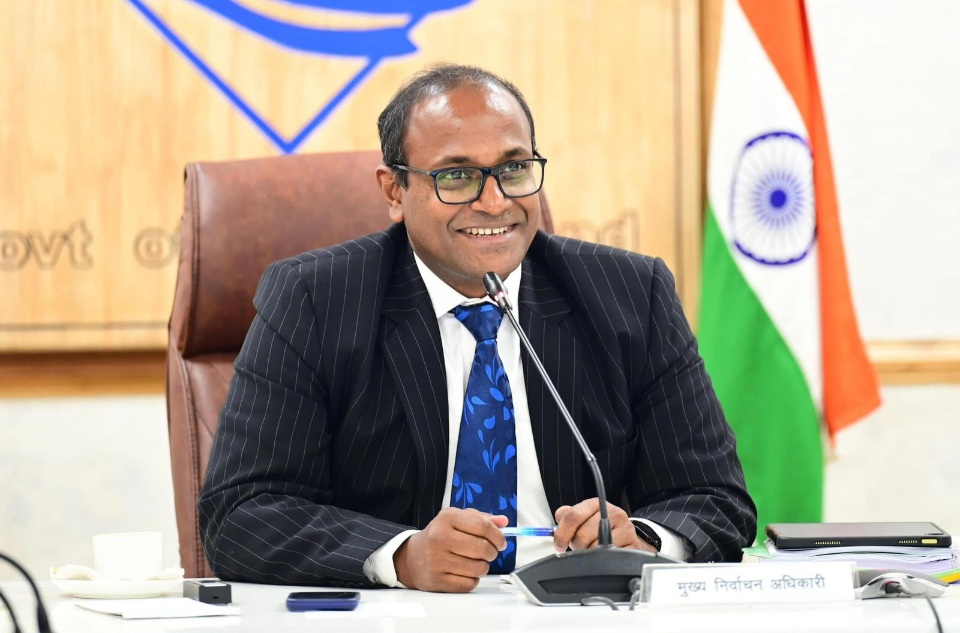 SIR की शुरुआत सोमवार से, मतदाताओं को BLO घर-घर बांटेंगे गणना फार्म।