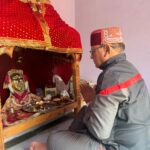 महासू देवता मंदिर में पूजा अर्चना कर, करोड़ो देशवासियों के प्रेरणास्रोत नरेन्द्र मोदी को दी लम्बे कार्यकाल की बधाई, मंत्री खजानदास।
