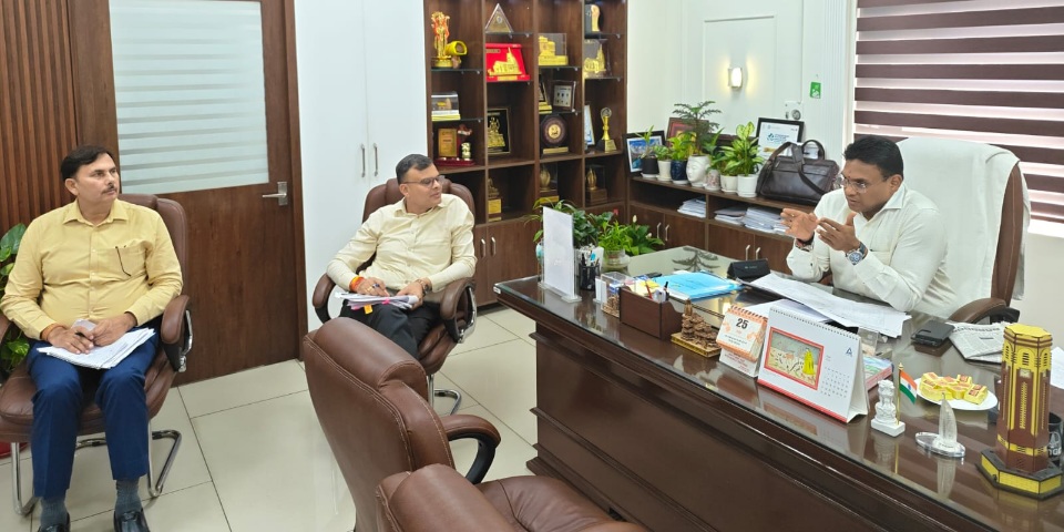 धामी सरकार की सख्ती, अवैध प्लॉटिंग और रियल एस्टेट अनियमितताओं पर कसेगा शिकंजा, रेरा में बड़े सुधारों की तैयारी, डॉ. आर. राजेश कुमार।