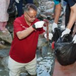 टपकेश्वर मंदिर किनारे तमसा नदी में चला विशेष स्वच्छता अभियान, मंत्री गणेश जोशी ने दिया स्वच्छता का संदेश।
