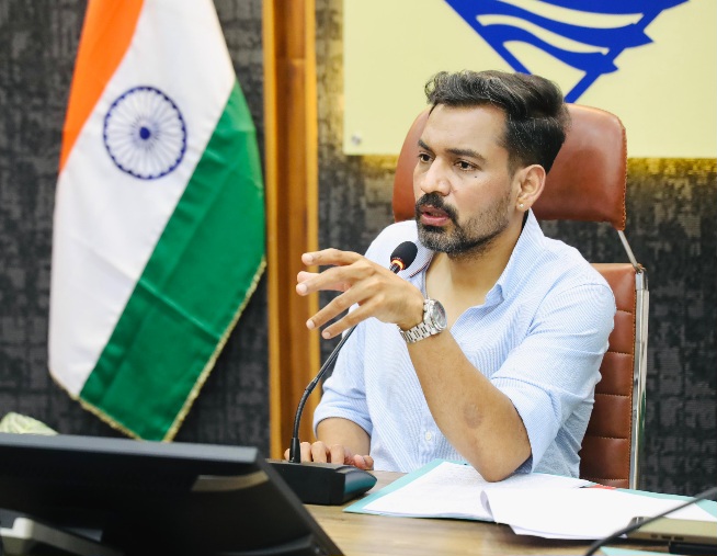 त्रिवेणी घाट से गंगा कॉरिडोर तक, अर्द्धकुंभ-2027 की परियोजनाओं पर डीएम आशीष चौहान ने की विस्तृत समीक्षा।