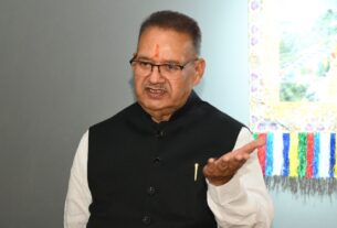 SIR कार्य में तेजी लाने के सम्बन्ध में, पार्टी कार्यकर्ताओं के साथ की बैठक, कैबिनेट मंत्री गणेश जोशी।