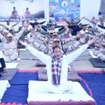 मंत्री रेखा आर्या ने हिमवीरों संग किया योग, नंदा देवी की चोटियों और मिलम ग्लेशियर की गोद में गूंजा योग का संदेश।