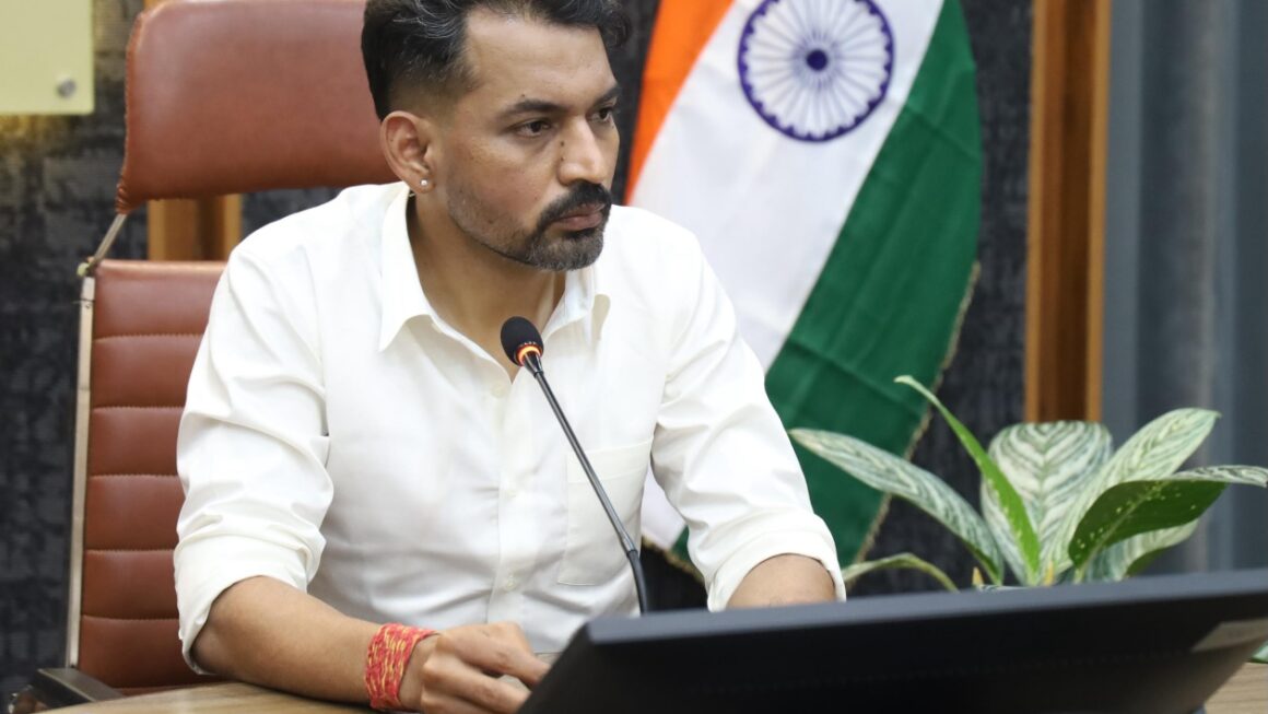 शिकायत-बहुल क्षेत्रों की होगी जीआईएस मैपिंग, तय होगी अधिकारियों की जवाबदेही, डीएम आशीष चौहान।