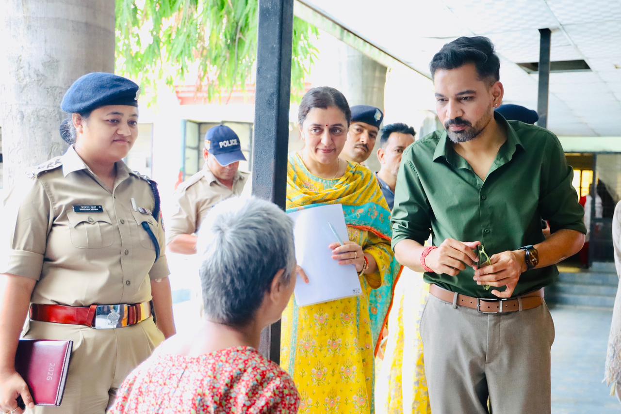 डीएम डॉ0 आशीष चौहान ने नारी निकेतन, बाल सुधार गृह और किशोरी गृह का निरीक्षण कर, व्यवस्थाओं को लेकर दिए  निर्देश। 