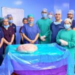 पेट में 15 किलो की गाँठ लेकर पहुँची महिला, सफल कैंसर सर्जरी से मिली नई ज़िंदगी।